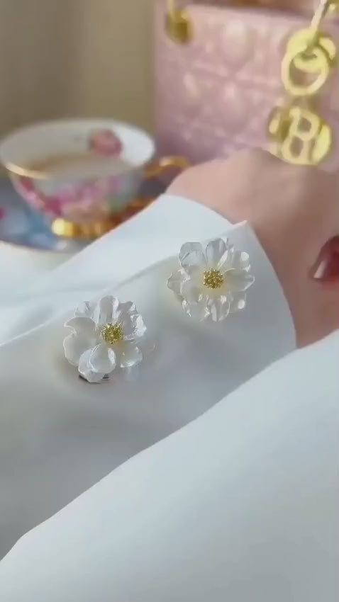 غطاء زر لؤلؤي أبيض — قطعتان